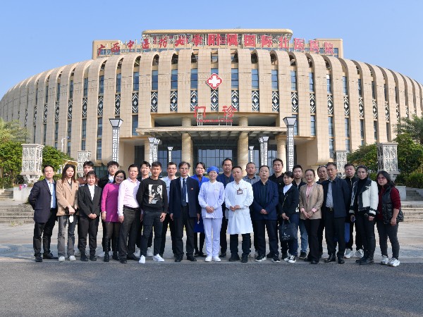 壯醫(yī)水蛭療法能力提升培訓(xùn)班學(xué)員參觀廣西國(guó)際壯醫(yī)醫(yī)院